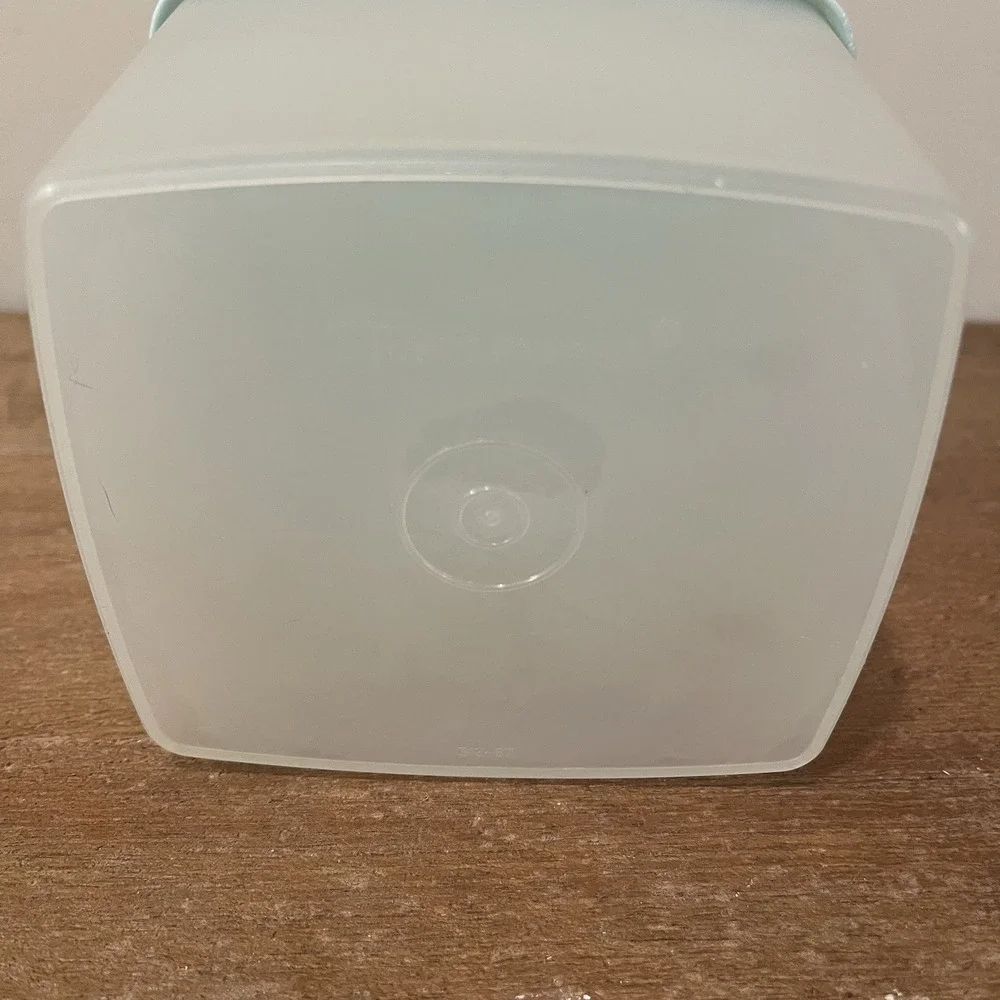 VTG Tupperware Sheer Freezer Storage Containers Mint Lids Made in USA Lot of‎ 2